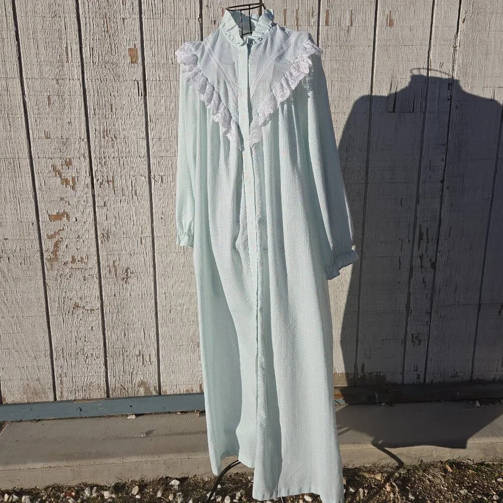 Vintage 80's Ruffles and Lace Lounge Housecoat - Picture 8 of 12